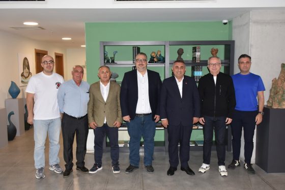 Adana Büyükşehir Belediye Başkan Vekili Güngör Geçer, Girne Belediye Başkanı Murat Şenkul’a nezaket ziyaretinde bulundu