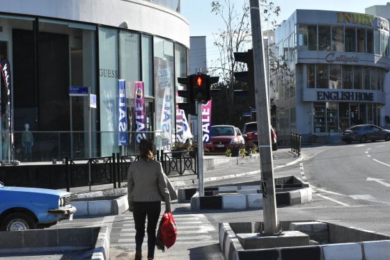 Rauf Raif Denktaş Meydanı’nda yaya ışıkları devreye girdi