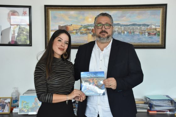 Yazar Bürge Yektaoğlu, Girne Belediye Başkanı Murat Şenkul’u ziyaret etti.
