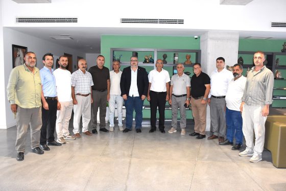 KKTC Doğu ve Güneydoğu Kültür Derneği üyeleri, Girne Belediye Başkanı Murat Şenkul’a nezaket ziyaretinde bulundu.